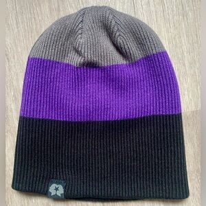 Three different styles winter cold hats.
Under armour cap.
Columbia scarf.